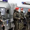 Những người lính canh gác trước trụ sở của EUFOR tại Bosnia & Herzegovina. (Ảnh: AP)