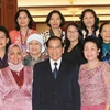 Tổng Bí thư Nông Đức Mạnh tiếp Đoàn đại biểu nữ nghị sỹ các nước thành viên AIPA. (Ảnh:Đinh Xuân Tuân/TTXVN)