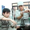 Học sinh hệ trung cấp trường Đại học Công nghiệp Hà Nội trong giờ thực hành. (Ảnh: Internet) 