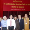 Chủ tịch nước Nguyễn Minh Triết gặp gỡ các đại biểu dự Hội nghị lần thứ hai-khóa VII về tổng kết công tác Mặt trận năm 2009. (Ảnh: Hoàng Hải/TTXVN)