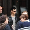 Taylor Lautner tại Paris ngày 20/3. (Ảnh: taylorlautner.org)