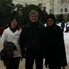 Vợ chồng giáo sư sử học Mỹ David Hunt và phóng viên Vietnam+ (Ảnh: Kim Yến/Vietnam+)