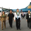 Lãnh đạo Đảng và Nhà nước tham gia chuyến bay đầu tiên Hà Nội-Vinh trong ngày khai trương. (Ảnh: Lan Xuân/TTXVN) 