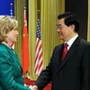 Chủ tịch Trung Quốc Hồ Cẩm Đào và Ngoại trưởng Mỹ Hillary Clinton tại cuộc đối thoại. (Ảnh:.THX/TTXVN)