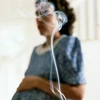 Phụ nữ hút thuốc lá trong thời gian mang thai làm tăng nguy cơ sinh non. Ảnh minh họa. (Nguồn: Internet)