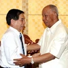 Chủ tịch nước Nguyễn Minh Triết đến thăm Nguyên Chủ tịch Khamtay Siphandon. (Ảnh: Nguyễn Khang/TTXVN)