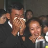 Cha mẹ của nạn nhân bị chồng sát hại đau khổ trong lễ tang tại Busan. (Nguồn: Yonhap/TTXVN