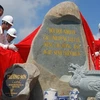 Lễ đặt viên đá khởi động dự án Công viên nghĩa trang đường Hồ Chí Minh trên biển. (Ảnh: Văn Trí/TTXVN)