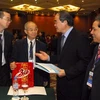 Phó Thủ tướng Nguyễn Thiện Nhân với các đại biểu. (Ảnh: Bích Ngọc/TTXVN)