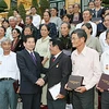 Chủ tịch nước Nguyễn Minh triết tiếp Đoàn đại biểu hội người tù yêu nước tỉnh Ninh Thuận. (Ảnh: Nguyễn Khang/TTXVN)