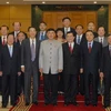 Thường trực Ban Bí thư Trương Tấn Sang chụp ảnh lưu niệm với Đoàn đại biểu Trung Quốc. (Ảnh: Doãn Tấn/TTXVN)