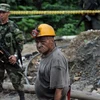 Một thợ mỏ sống sót sau vụ tai nạn ở bên ngoài mỏ than "La Preciosa". (Nguồn: AFP/TTXVN)