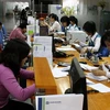 Hoạt động giao dịch tín dụng tại Hội sở Ngân hàng Thương mại cổ phần Nhà Hà Nội (Habubank ). (Ảnh: Trần Việt/TTXVN)