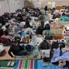 Người dân trú tạm tại một trung tâm sơ tán ở Sendai, tỉnh Miyagi ngày 14/3. (Nguồn: AFP/TTXVN)
