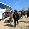 Lao động Việt Nam chuẩn bị rời trại tị nạn. (Ảnh: Nhan Sáng/TTXVN)