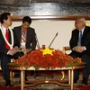 Thủ tướng Nguyễn Tấn Dũng gặp Quyền Quốc trưởng, Chủ tịch Thượng viện Vương quốc Campuchia, Samdech Chea Sim. (Ảnh: Đức Tám/TTXVN)