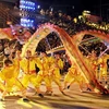 Một màn trình diễn trong Lễ hội đường phố Carnaval Hạ Long 2010. (Ảnh: Thanh Hà/TTXVN)