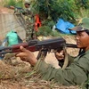 Binh sỹ Campuchia gác tại khu vực biên giới với Thái Lan ở tỉnh Oddar Meanchey ngày 25/4. (Nguồn: AFP/TTXVN)