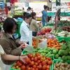 Người dân TP.Hồ Chí Minh mua thực phẩm trong siêu thị bình ổn giá Coopmar. (Ảnh: Thế Anh/TTXVN)