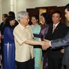 Tổng Bí thư, Chủ tịch Quốc hội Nguyễn Phú Trọng thăm cán bộ nhân viên Đại sứ quán Việt Nam tại Lào. (Ảnh: Trí Dũng/TTXVN)