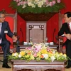 Thường trực Ban Bí thư Trương Tấn Sang tiếp Chủ tịch Ủy ban Kinh tế Nhật Bản-Việt Nam. (Ảnh: Thống Nhất/TTXVN)