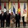 Phó Thủ tướng, Bộ trưởng Ngoại giao Phạm Gia Khiêm cùng các đại biểu chụp ảnh trước cuộc họp Nhóm các nước Hạ Mekong. (Nguồn: AFP/TTXVN)