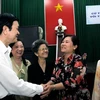 Chủ tịch nước Trương Tấn Sang tiếp xúc cử tri quận 3. 9Ảnh: Hoàng Hải/TTXVN)
