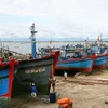 Sửa chữa, bảo dưỡng tàu thuyền tại Quảng Trị. (Ảnh: Hồ Cầu/TTXVN)