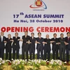 Các trưởng đoàn chụp ảnh chung tại Hội nghị Cấp cao ASEAN lần thứ 17. (Ảnh: Đức Tám/TTXVN)