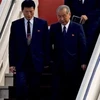 Thủ tướng Triều Tiên Choe Yong-Rim xuống sân bay Bắc Kinh. (Nguồn: AP)