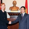 Bộ trưởng Ngoại giao Phạm Bình Minh tiếp bà Emily Haber, Quốc Vụ khanh Bộ Ngoại giao Đức. (Ảnh : Thống Nhất/TTXVN)