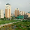 Khu đô thị mới phía tây thành phố Hà Nội đang được xây dựng và mở rộng. (Ảnh: Minh Tú/TTXVN)
