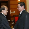 Ủy viên Bộ Chính trị, Thường trực Ban Bí thư Lê Hồng Anh tiếp Chủ tịch Ủy ban hòa bình đoàn kết CHDCND Lào Kham phan Simmalavong. (Ảnh: Phương Hoa/TTXVN)