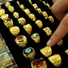 Tại cửa hàng bán đồ trang sức bằng vàng ở Seoul ngày 27/9. (Nguồn: AFP/TTXVN)