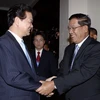 Thủ tướng Nguyễn Tấn Dũng gặp Thủ tướng Campuchia Hunsen. (Ảnh: Đức Tám/TTXVN)