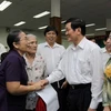 Chủ tịch nước Trương Tấn Sang tiếp xúc với cử tri Quận 1. (Ảnh: Thanh Vũ/TTXVN)