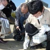 Chương trình kiểm tra phóng xạ trường học Fukushima kéo dài 2 ngày. (Ảnh: AP) 