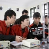 Đội tuyển Vật lý trường THPT Chuyên Bắc Giang luyện tập cho kỳ thi học sinh giỏi quốc gia. (Ảnh: Quý Trung/TTXVN)