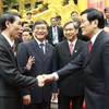 Chủ tịch nước Trương Tấn Sang với cán bộ và nhân viên của Tòa án nhân dân tối cao. (Ảnh: Doãn Tấn/TTXVN)