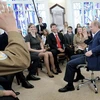 Thủ tướng Nga Vladimir Putin gặp gỡ sinh viên trường Đại học Bách khoa trong chuyến đi vận động bầu cử Tổng thống ở thành phố Tomsk, Siberi. (Nguồn: AFP/TTXVN)