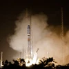 Tên lửa Soyuz của Nga mang theo các vệ tinh rời bệ phóng. (Nguồn: AFP/TTXVN)