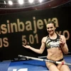 "Người bay" Yelena Isinbayeva sau khi giành chiến thắng tại Stockholm. (Nguồn: AP)