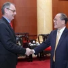 Chủ tịch Quốc hội Nguyễn Sinh Hùng tiếp ông David O'Sullivan, Tổng giám đốc điều hành Cơ quan Đối ngoại của Liên minh châu Âu (EU), đang ở thăm và làm việc tại Việt Nam. (Ảnh: Nhan Sáng/TTXVN)
