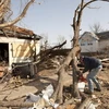 Cảnh tàn phá sau lốc xoáy tràn qua Harveyville,bang Kansas ngày 29/2. (Nguồn: AFP/TTXVN)