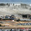 Sóng thần nhấn chìm khu dân cư tại Natori, quận Miyagi ngày 11/3. (Nguồn: Kyodo/TTXVN)