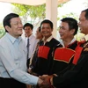 Chủ tịch nước Trương Tấn Sang đến thăm cán bộ, nhân dân xã Ea Tul, huyện Cư Mgar. (Ảnh: Nguyễn Khang/TTXVN)