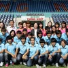 Phó Chủ tịch nước Nguyễn Thị Doan thăm câu lạc bộ Bóng đá nữ Thành phố Hồ Chí Minh. (Ảnh: Thanh Vũ/TTXVN)