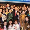 Thủ tướng Nguyễn Tấn Dũng đến thăm và gặp gỡ cộng đồng người Việt Nam tại Hàn Quốc. (Ảnh: Đức Tám/TTXVN)