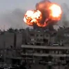 Khói lửa bốc lên từ khu vực chiến sự ác liệt thành phố Homs ngày 29/3. (Nguồn: AFP/TTXVN)