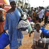 Người dân Mali từ thành phố Gao tới lánh nạn tại thành phố Bamako ngày 6/4. (Nguồn: AFP/TTXVN)